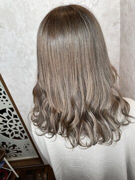 ビヨンド リンク(BEYOND L'INK) 透明感溢れるくすみベージュカラー