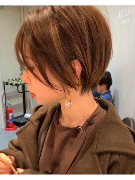 ビュー フクオカ(VIEW FUKUOKA) 大人かわいい美髪ホワイトグレージュ ネビージュショートボブ