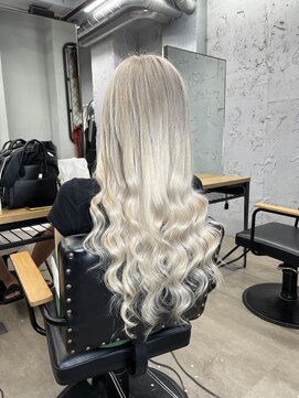 ワン(ONE) ホワイト