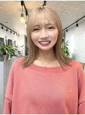 切りっぱなしボブ/外ハネボブ/ミルクティーカラー/ケアブリーチ