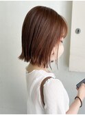 切りっぱなしショートボブハイトーンカラーミルクティーベージュ