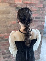 シー(THEE)&nbsp;大人気！夏のヘアアレンジ編み下ろしゆるふわ/結婚式/デート