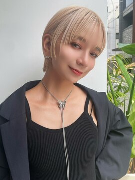 トルネード(TORNADO) 似合わせハイトーンブロンドショート 輪郭補正カット t923