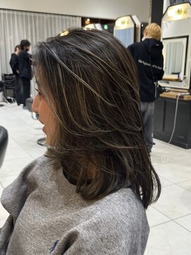 サヴォア(Savoir) 外国人風レイヤーカット。