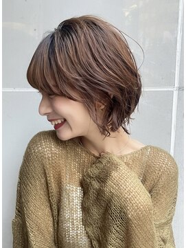 軽やかカールのナチュラルミニボブ