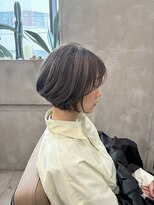 ソイルバイロミー(soil by ROMMY) 【脱白髪染め】ハイライトカラーのショートボブ