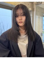 ヒュエ 表参道(Hue)&nbsp;オリーブカラーレイヤーカット._.