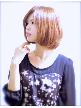 ヘアサロン シロップ(Hair Salon Syrup) 『プラチナベージュ』×『スタンダードボブ』