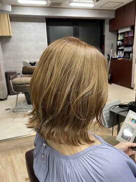 ナチュラル 美田園店(Natural) 外ハネボブ×白髪ぼかしカラー