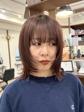 ルイ(ROUIS produced by LUCK 津田沼) ROUIS 津田沼　顔まわりレイヤー×ピンクベージュ