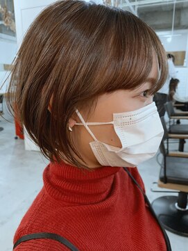 アトリエ ジジ(atelier ZiZi) 透明感カラー 耳掛けショートボブ