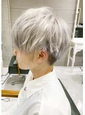 アッシュグレージュカラー ホワイトカラー ツーブロックマッシュ