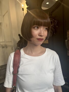 カムジーヘッドカミノウラ(COMEGHEAD KAMINOURA) 上乃裏顔周りレイヤーボブ