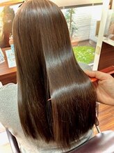 アロマエミュー(aroma emue)&nbsp;艶髪ロングヘアー