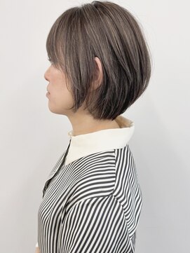 モリオ(morio) ハイライトカラーショートヘアベージュ白髪ぼかし