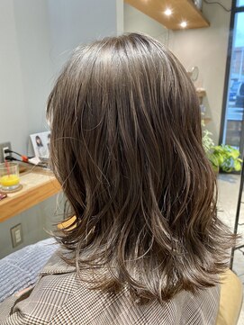 アヴァカブヘアライフ(avacab HAIR LIFE) ハイレイヤー/外ハネウルフ