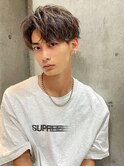 毛流れセンターパートニュアンスパーマツーブロック刈り上げ