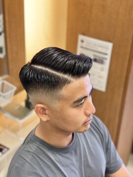 グルーマーズトウキョウ 渋谷店(GROOMER/S TOKYO) サイドパート バーバースタイル メンズカット フェードカット