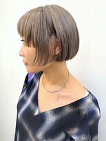 セル(CELL)&nbsp;ミニボブ　ペールグレー　姫カットレイヤー　顔周りアレンジ