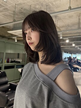 エルメ(Herme) たぷんと重めのミディアムレイヤー〈MAYA〉