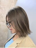 表参道酸性ストレート艶髪ミディアムレイヤーアッシュグレー30代