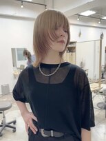 イェッカ パビル(YECCA pabil)&nbsp;ブロンド×裾カラー×ウルフカット（ブリーチ1回）