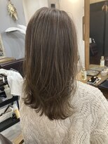 レイリー(LAiLy)&nbsp;半年前のハイライトを活かすスタイル　透明感ミディアムレイヤー