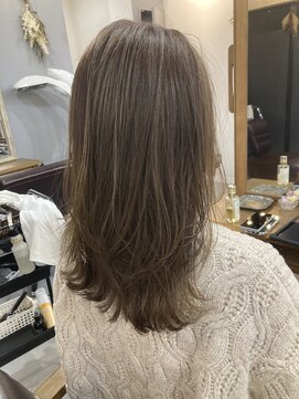 レイリー(LAiLy) 半年前のハイライトを活かすスタイル 透明感ミディアムレイヤー