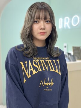 イロウ 天神大名店(IROW) 顔周りカット ハイトーン アッシュ 10代20代【天神大名】