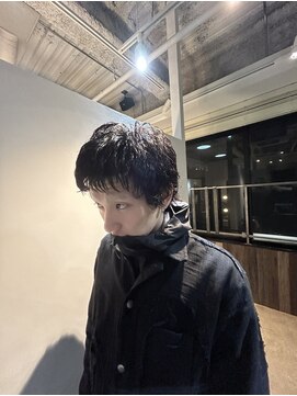 ビハインドザカーテン(BEHIND THE CURTAIN) メンズショート×グランジパーマ