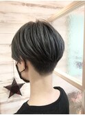 首元すっきり×立体グレーアッシュ
