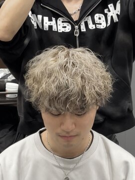 アンダーバーホワイト 広島 並木店(_WHITE) ホワイトベージュ×波巻きパーマ×ブリーチパーマ【広島】