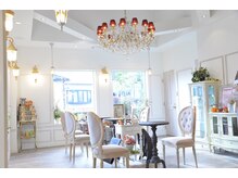 【シンデレラ城の中にある美容室】がコンセプトのフロア☆