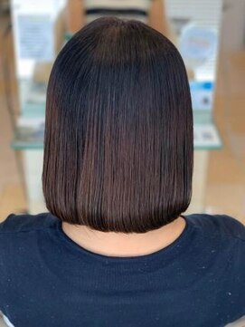 ミーティア バイ クアトロ(Meteor By QUATRO) まるみ艶ボブ