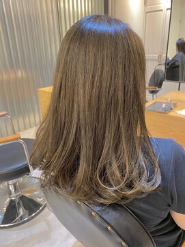 ジーナ セントラル銀座(Zina) 小顔オリーブカラーボブルフハイライトカラークールショート