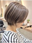 ショートカットショートボブミルクティーベージュカラー前髪なし