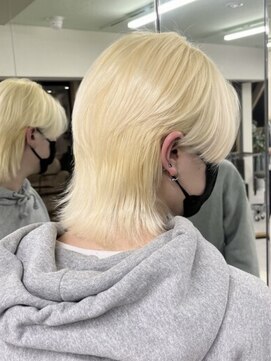 ハチ(HACHI) 抜きっぱなしブリーチ×ウルフカット