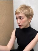 女性らしい耳出し小顔ショート
