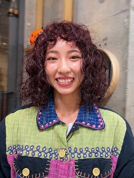 ナループロアオハナ(Nalu pu loa ohana) 海外ガール風ミディアムパーマくるくるパーマ暖色カラー