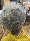 襟足スッキリ、トップはふんわり。80代の軽やかレイヤーヘア