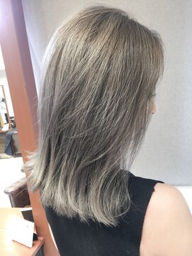 オリ(‘Oli) 外国人風Wカラー＿パールベージュ