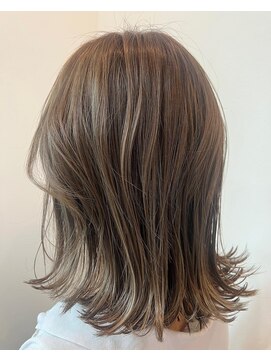 トモニ(tomoni) ミディアムボブ