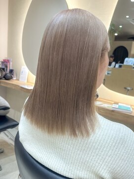 ヒビヲ(HIBIO) ハイトーンカラーミルクティーベージュピンクベージュ横浜西口