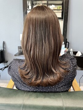 レナータ ヘア(Renata hair) 大人可愛いグレージュ/外ハネくびれスタイル/艶グレージュ