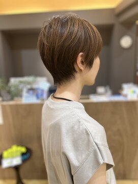 ミリ(milli Produce by ITAKURA) 大人女子の耳掛けショート