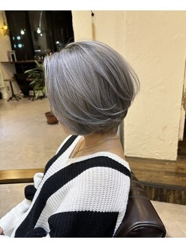 チリンバイロストシティー(Chillin by LOSTCITY) ホワイトシャドウルーツ ショートボブ