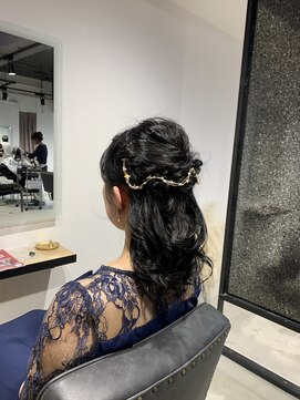 アリーズ シブヤ(ALLYS shibuya) ハーフアップアレンジ2