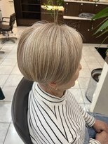 カラーボックス(color box)&nbsp;白髪を活かしたプラチナ系カラー