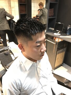 フランクスバーバー アンド ビアークラブ(FRANK'S BARBER and BEER CLUB) ショートレイヤーワイルドツーブロックビジネスフェードクロップ