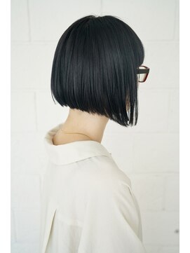 ネフ(NeF) ネイビーアッシュグレーの前下がりボブ☆